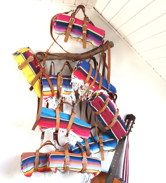 mexikanische Ethno Decke SANTA FE petrol gewebt mit Tragegurt aus Echtleder 210cm x 150cm 100% Baumwolle