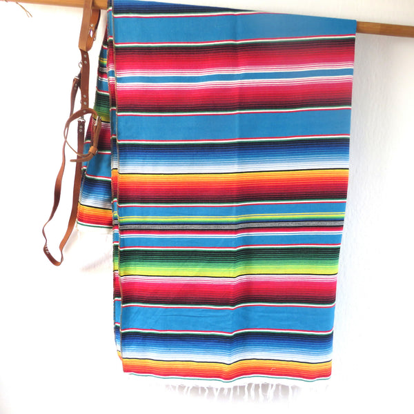 mexikanische Ethno Decke SANTA FE petrol gewebt mit Tragegurt aus Echtleder 210cm x 150cm 100% Baumwolle