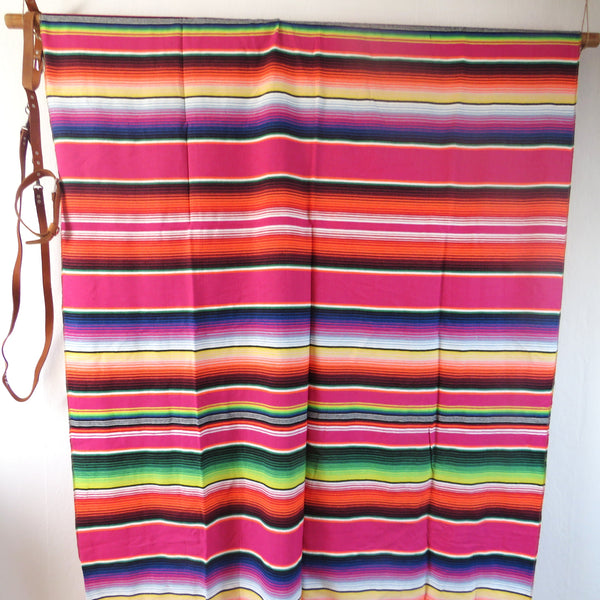 mexikanische Decke SANTA FE mit Halterung aus Echtleder 210cm x 150cm pink  100% Baumwolle