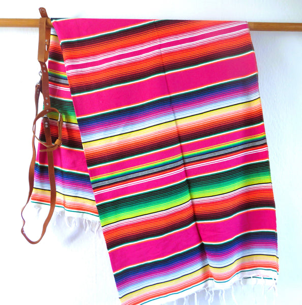 mexikanische Decke SANTA FE mit Halterung aus Echtleder 210cm x 150cm pink  100% Baumwolle