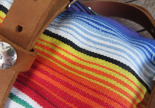 mexikanische Ethno Decke SANTA FE petrol gewebt mit Tragegurt aus Echtleder 210cm x 150cm 100% Baumwolle