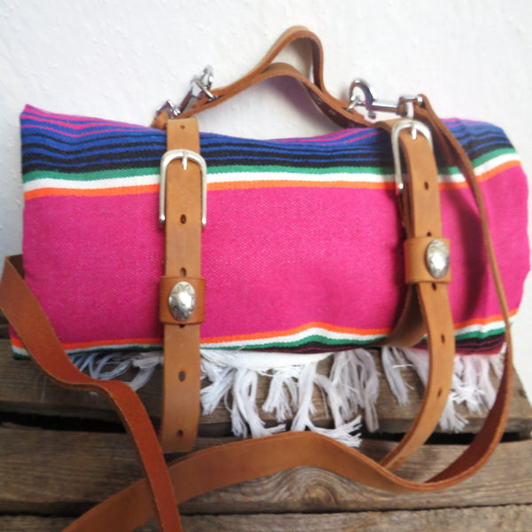 mexikanische Decke SANTA FE mit Halterung aus Echtleder 210cm x 150cm pink  100% Baumwolle