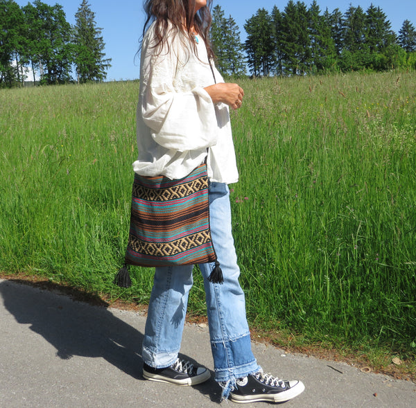 ZUR ZEIT AUSVERKAUFT  Festival Hirtentasche  EL PASO im mexikanischen Stil  70% Polyacryl 30% Polyester braun türkis