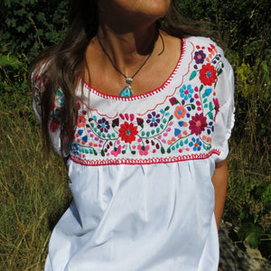 Gr M Blumen Bluse aus Mexiko weiß  handbestickt mexican embroidered Boho blouse 100% Baumwolle