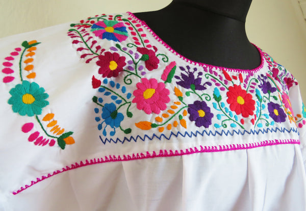 BALD WIEDER VERFÜGBAR Gr XL Plus Size Ethno Bluse mit floraler Stickerei weiß  Boho mexican embroidered blouse 80% Baumwolle 20% Polyester