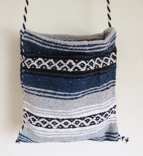 ZUR ZEIT AUSVERKAUFT mexikanische Festival Schultertasche EL PASO gewebt Hippie Navajo Tasche blau grau Nomadentasche Material  50% Polyacryl 40% Polyester 10% Baumwolle Hersteller Molina Made in Mexico