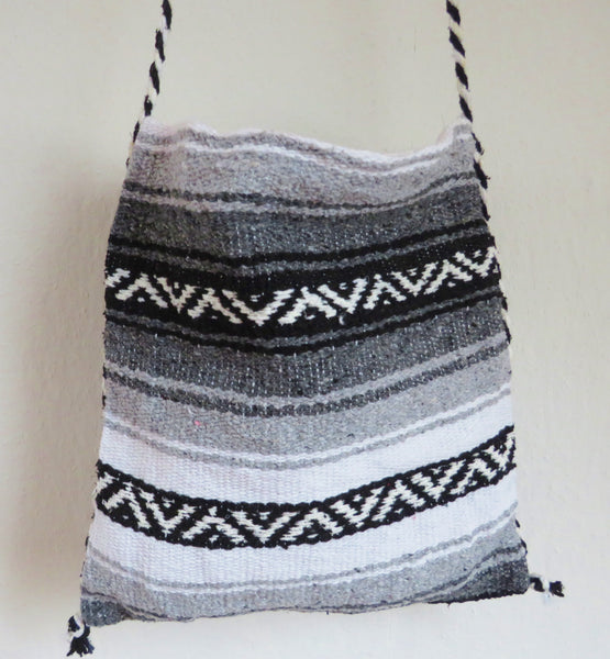 ZUR ZEIT AUSVERKAUFT mexikanische Boho Schultertasche EL PASO gewebt Hippie Ethno  indianisch Tasche grau Material  50% Polyacryl 40% Polyester 10% Baumwolle Hersteller Molina Made in Mexico