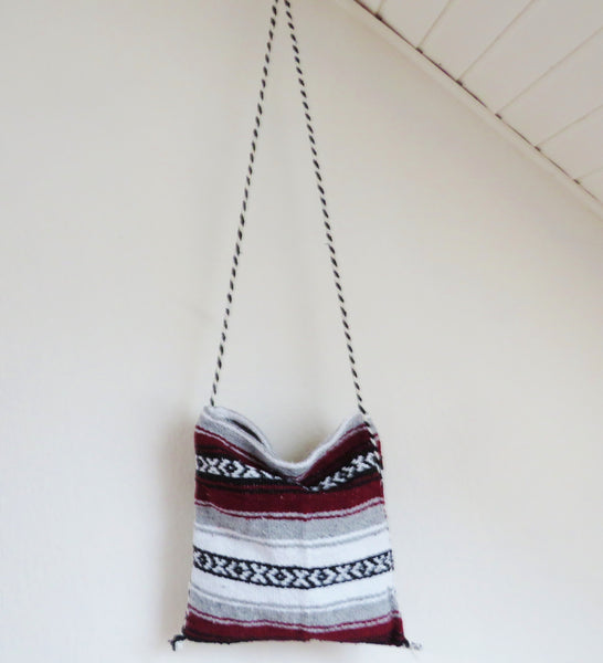 BALD WIEDER VERFÜGBAR mexikanische Hirtentasche  EL PASO Cross Body Bohemian handgewebt bordeaux grau Material  50% Polyacryl 40% Polyester 10% Baumwolle Hersteller Molina Made in Mexico