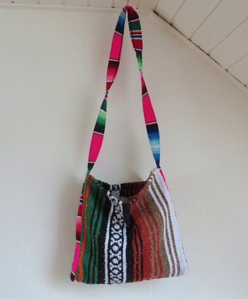 ZUR ZEIT AUSVERKAUFT Indianer Schultertasche SOUTHWEST Mexiko handgewebt bunt Navajo Style  mexican Blanket Bag  50% Polyacryl 40% Polyester 10% Baumwolle Hersteller Molina Made in Mexico