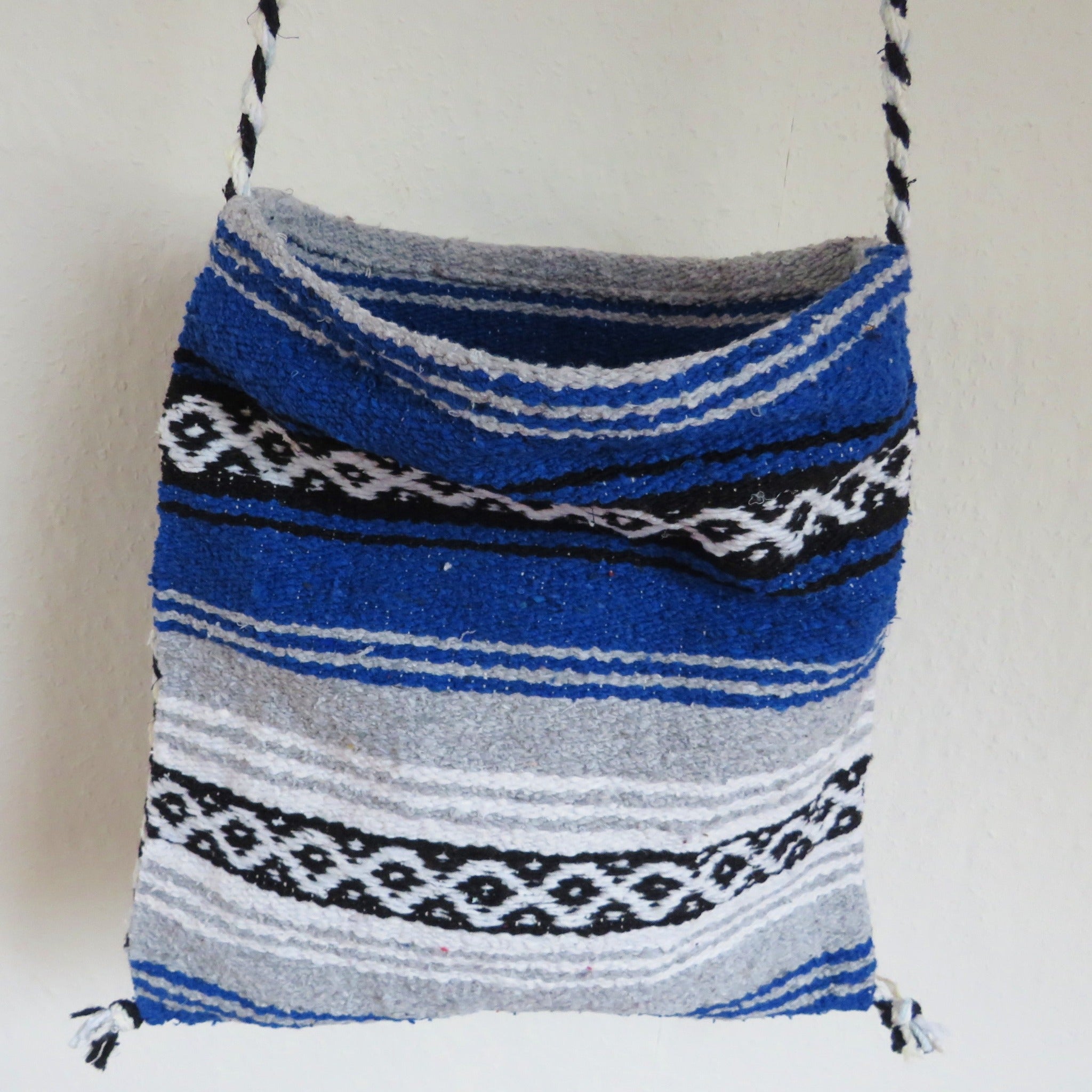 ZUR ZEIT AUSVERKAUFT mexikanische Boho Schultertasche EL PASO gewebt Hippie Ethno Tasche  blau grau Material  50% Polyacryl 40% Polyester 10% Baumwolle Hersteller Molina Made in Mexico