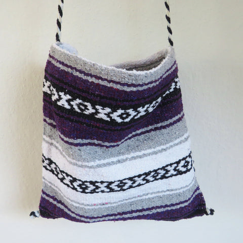 BALD WIEDER VERFÜGBAR mexikanische Hirtentasche  EL PASO Cross Body Boho Hippie handgewebt lila grau Material  50% Polyacryl 40% Polyester 10% Baumwolle Hersteller Molina Made in Mexico