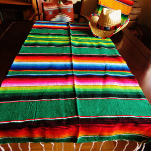 mexikanischer BohoTischläufer SANTA FE Ethno Decke mexican blanket grün  regenbogen 150cm x 56cm  100% Polyacryl Hersteller Molina Made in Mexico