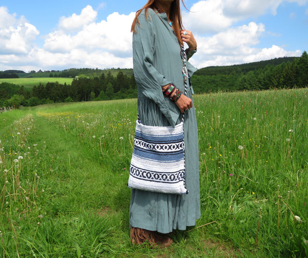 ZUR ZEIT AUSVERKAUFT mexikanische Festival Schultertasche EL PASO gewebt Hippie Navajo Tasche blau grau Nomadentasche Material  50% Polyacryl 40% Polyester 10% Baumwolle Hersteller Molina Made in Mexico