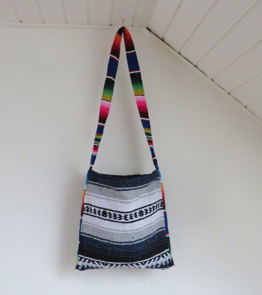 BALD WIEDER VERFÜGBAR Indianer Schultertasche SOUTHWEST Mexiko handgewebt blau Navajo Style  mexican Blanket Bag  50% Polyacryl 40% Polyester 10% Baumwolle Hersteller Molina Made in Mexico