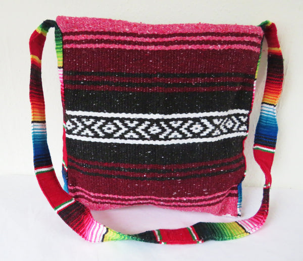 BALD WIEDER VERFÜGBAR mexikanische Ethnic Hirtentasche SOUTHWEST Sarape bordeaux handgewebt mexican Blanket Bag  50% Polyacryl 40% Polyester 10% Baumwolle Hersteller Molina Made in Mexico