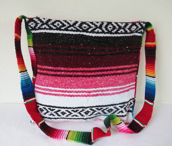 BALD WIEDER VERFÜGBAR mexikanische Ethnic Hirtentasche SOUTHWEST Sarape bordeaux handgewebt mexican Blanket Bag  50% Polyacryl 40% Polyester 10% Baumwolle Hersteller Molina Made in Mexico