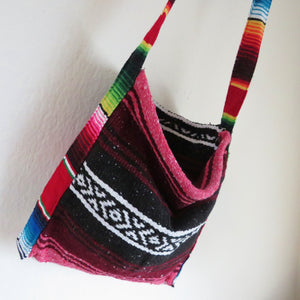 BALD WIEDER VERFÜGBAR mexikanische Ethnic Hirtentasche SOUTHWEST Sarape bordeaux handgewebt mexican Blanket Bag  50% Polyacryl 40% Polyester 10% Baumwolle Hersteller Molina Made in Mexico