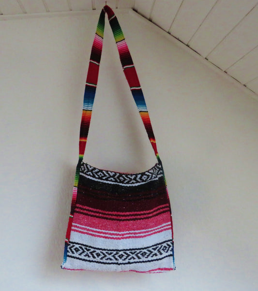 BALD WIEDER VERFÜGBAR mexikanische Ethnic Hirtentasche SOUTHWEST Sarape bordeaux handgewebt mexican Blanket Bag  50% Polyacryl 40% Polyester 10% Baumwolle Hersteller Molina Made in Mexico