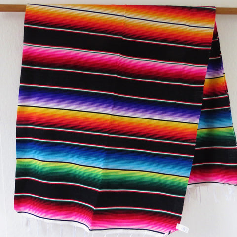 BALD WIDER VERFÜGBAR mexikanische Sarape Decke SANTA FE  gewebt schwarz regenbogen  Boho Mexican Blanket  225cm x 150cm 100% Polyacryl  Made in Mexico