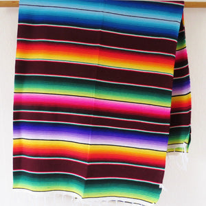 BALD WIEDER VERFÜGBAR mexikanische Sarape Decke SANTA FE  gewebt bordeaux regenbogen Ethno Stil  Saltillo Mexican Blanket  225cm x 150cm 100% Polyacryl  Made in Mexico