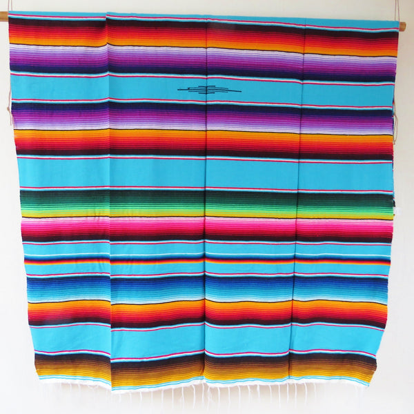 BALD WIEDER VERFÜGBAR mexikanische Sarape Decke SANTA FE  gewebt türkis rainbow Boho  Saltillo Mexican Blanket  220cm x 150cm 100% Polyacryl  Made in Mexico